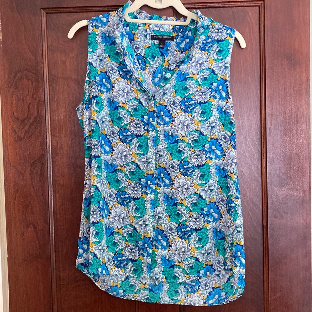 Banana Republic floral-print sleeveless blouse, size S